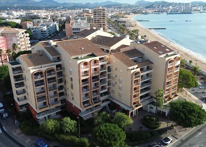 Apartment Le Capitole Vue 27m2 Les Pieds Dans Leau 2 Adultes 2 Enfants Clim Et Garage Frejus