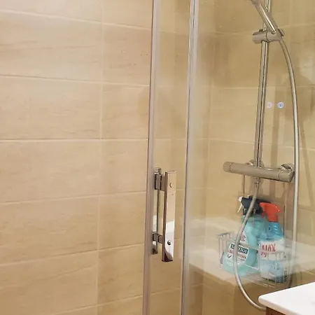 Le Capitole Vue 27m2 Les Pieds Dans Leau 2 Adultes 2 Enfants Clim Et Garage Fréjus