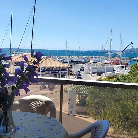 Le Capitole Vue 27m2 Les Pieds Dans Leau 2 Adultes 2 Enfants Clim Et Garage Fréjus